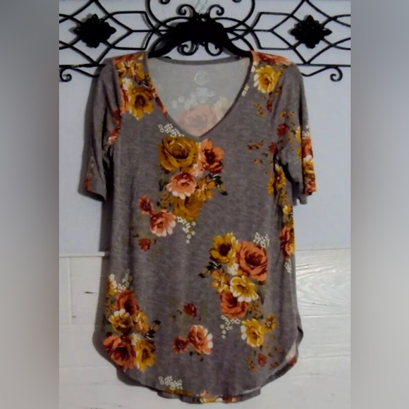 Maurices Tops - Maurices Knit Top Women's Small Short Sleeve Multicolored Floral Slinky Cottage